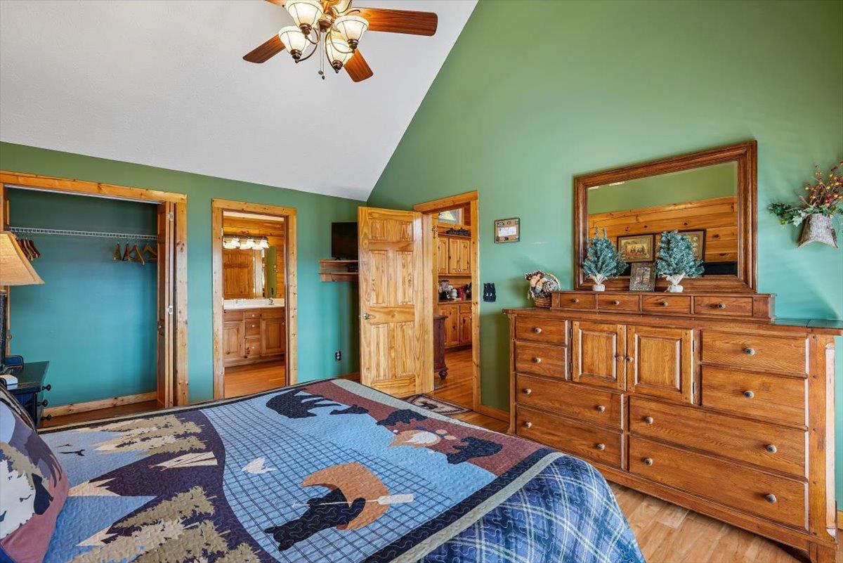 27Primary Bedroom