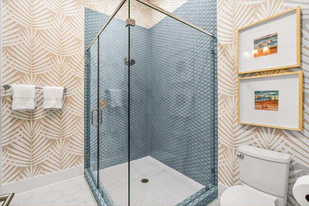 Second King Bathroom, 2nd Floor