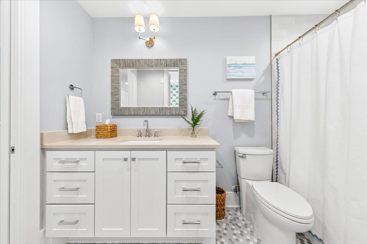 1st Floor, Shared Bathroom