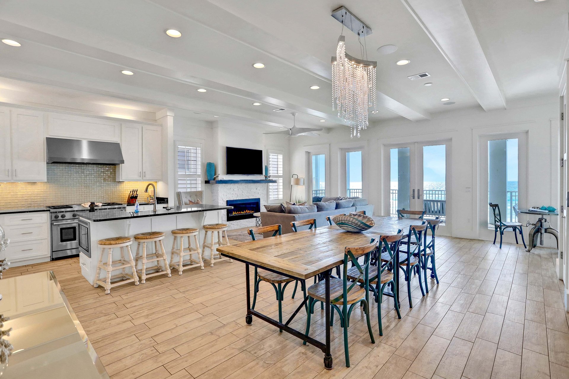 Tiffanys Beach Club 9