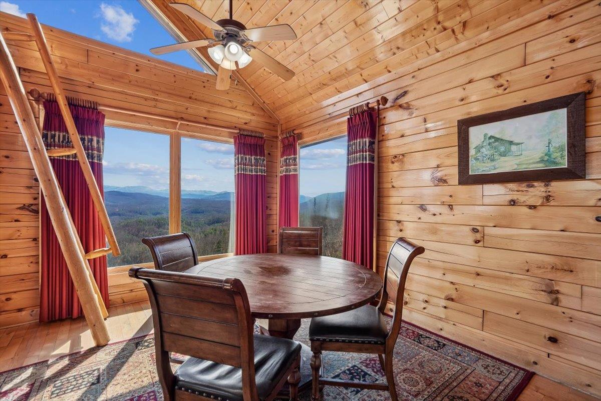 14Dining Room
