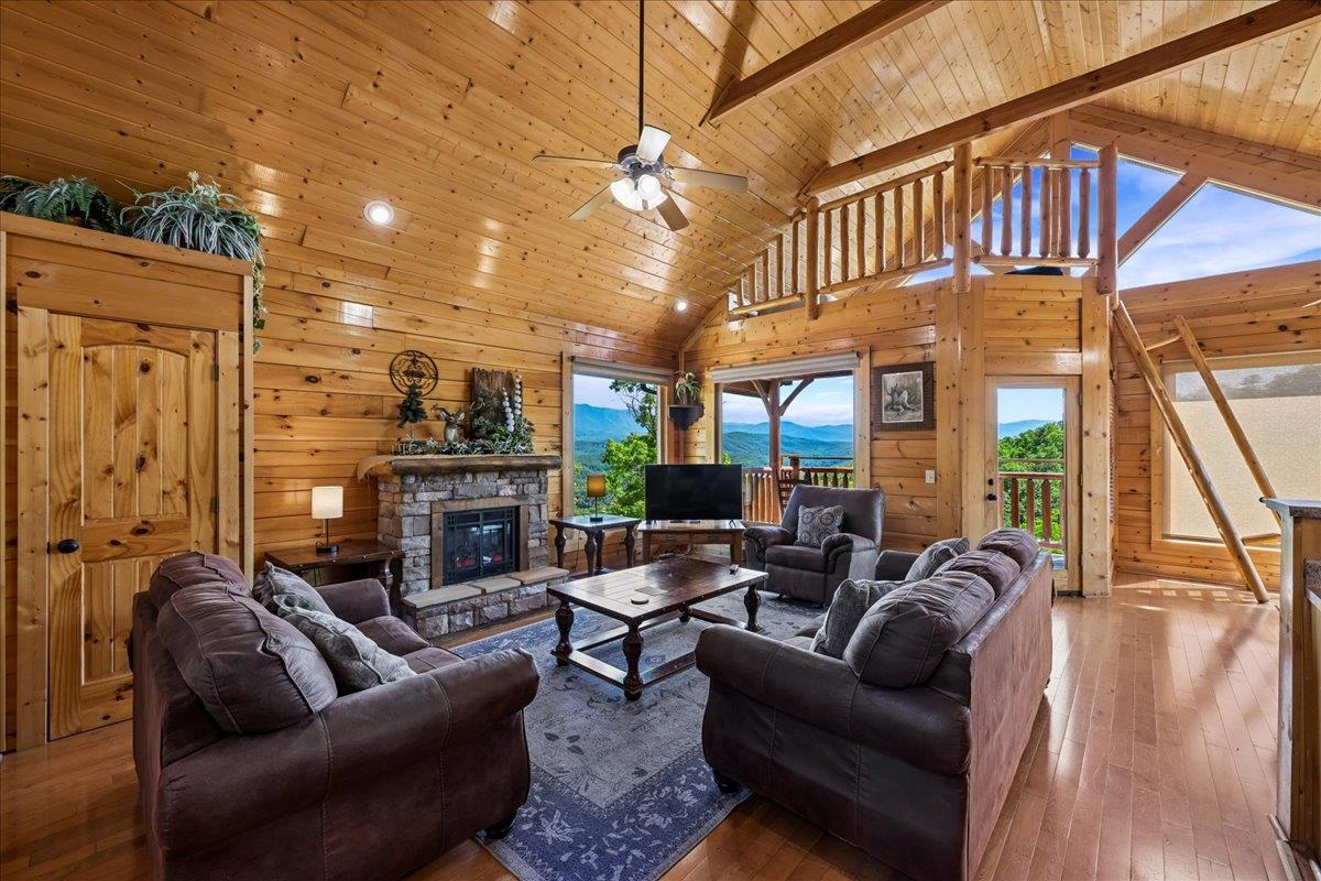 Main LevelLiving Room