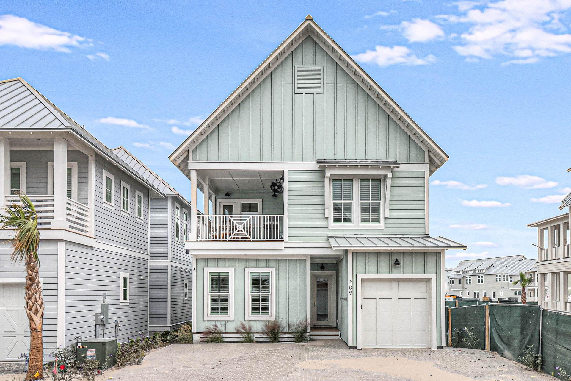 Palm Palace Rear Driveway