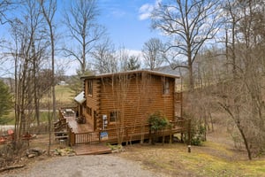Sidefront of Bear Necessities cabin