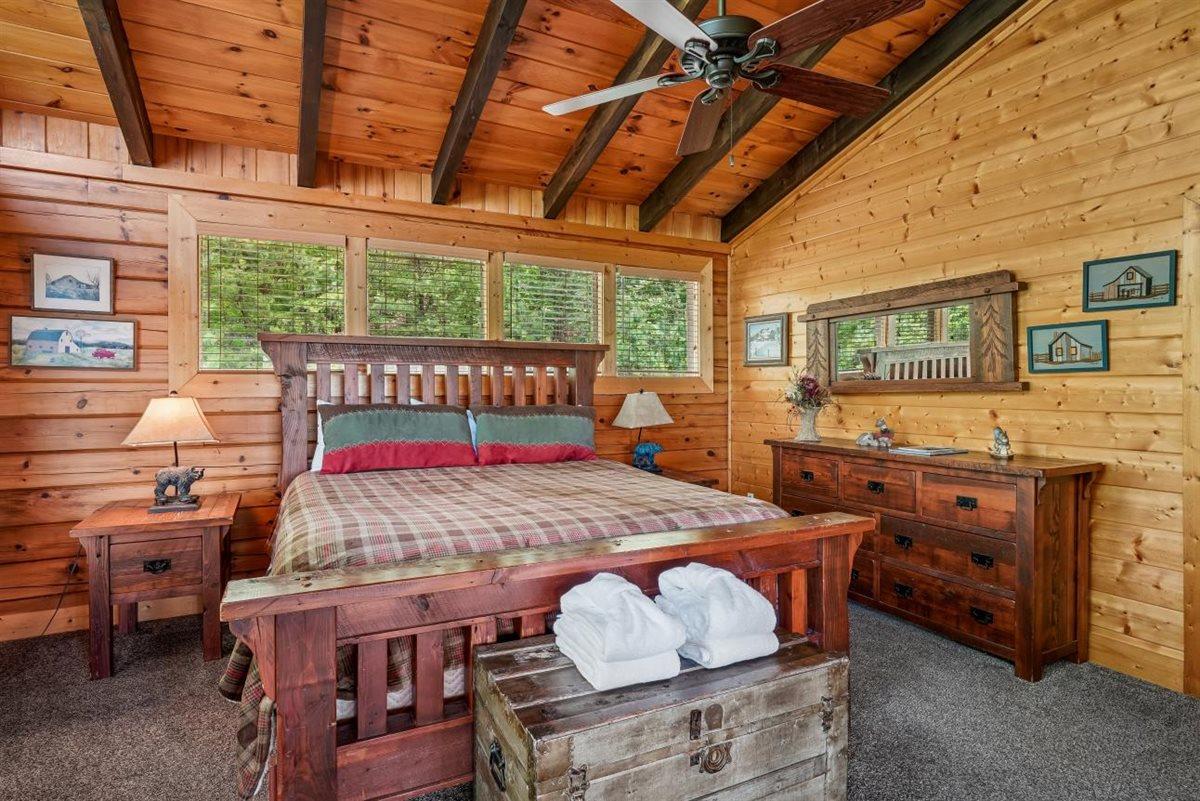 076Primary Bedroom