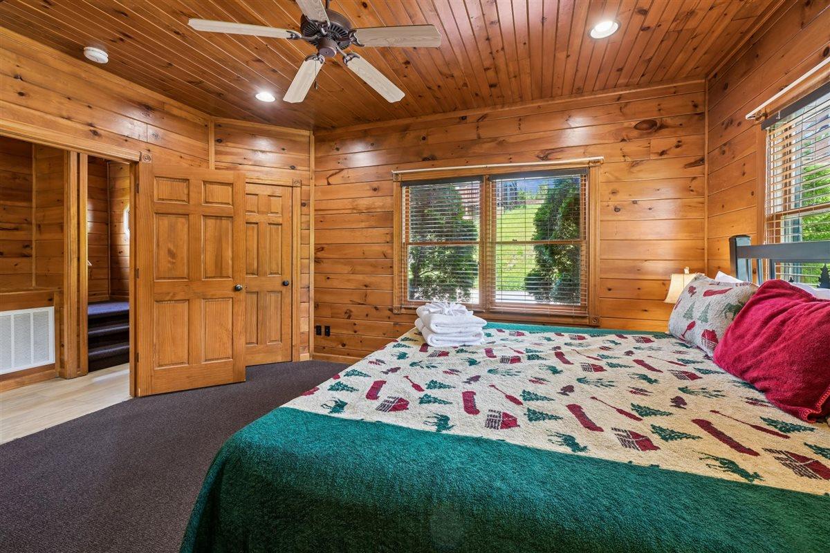 08Primary Bedroom