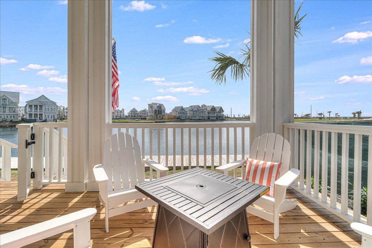 Enclosed Lakeside Patio Fire Pit