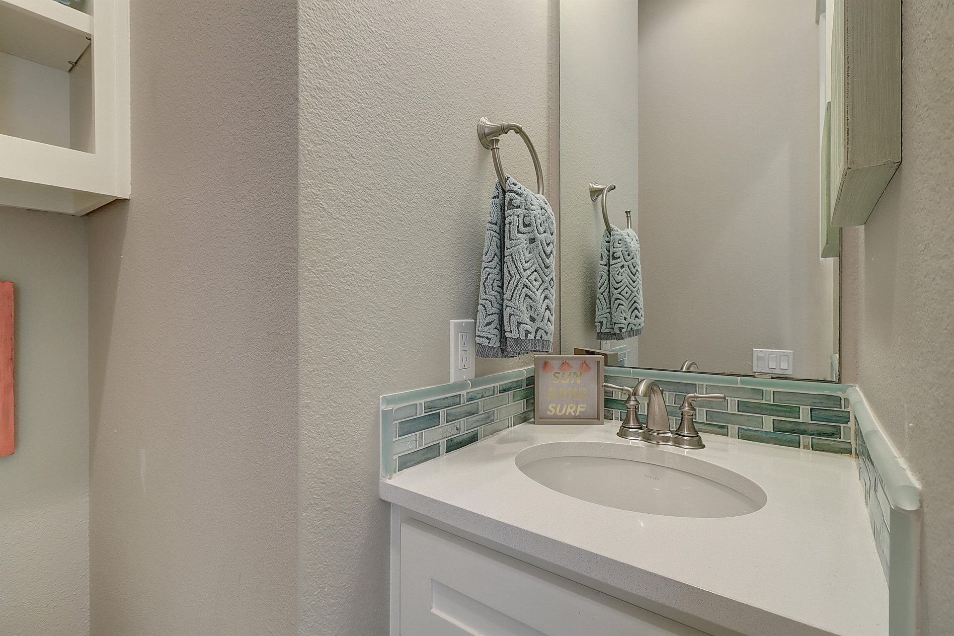 Shared Bathroom, 1st Floor