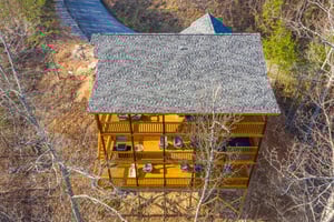 Everlys Splash, a 4 bedroom cabin rental located in Pigeon Forge