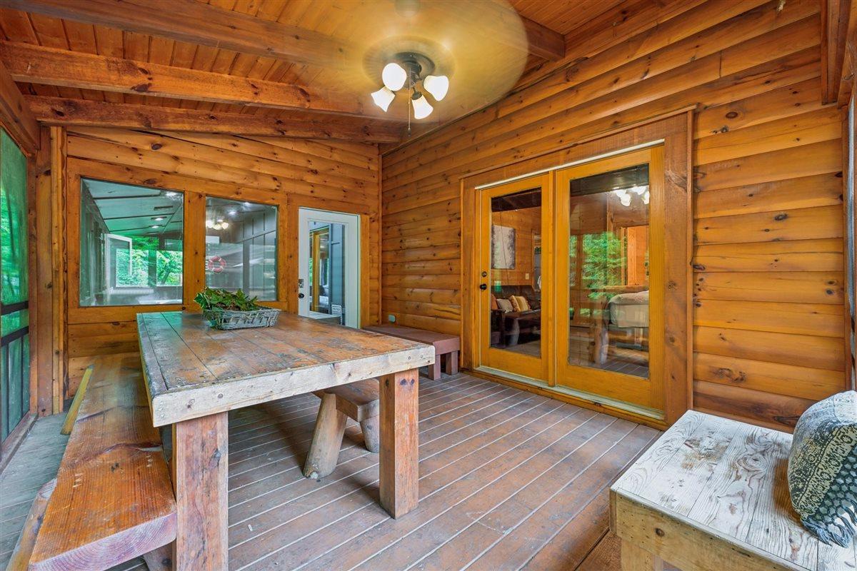 039Screened Deck