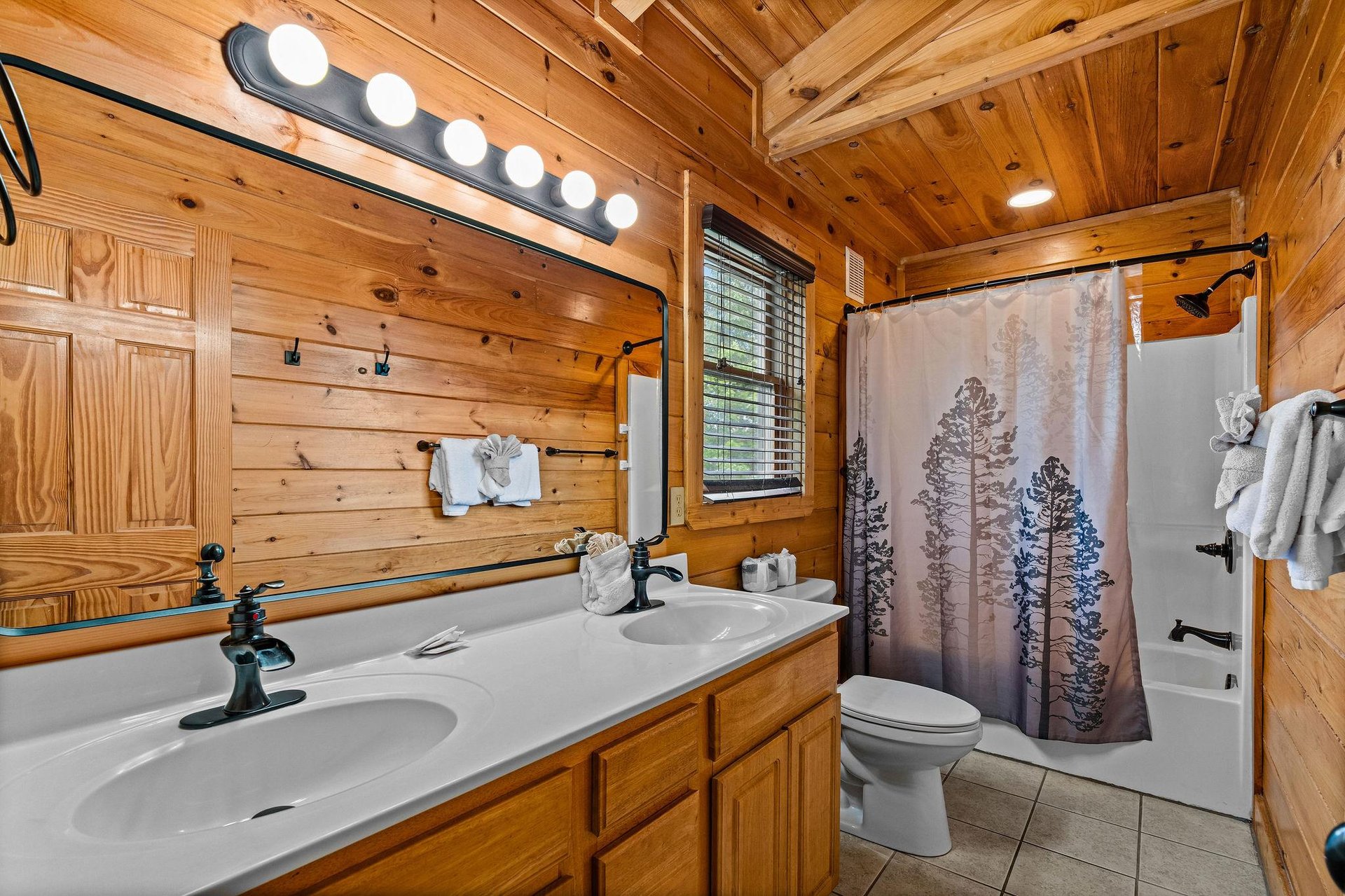 double sing vanity  bath tub