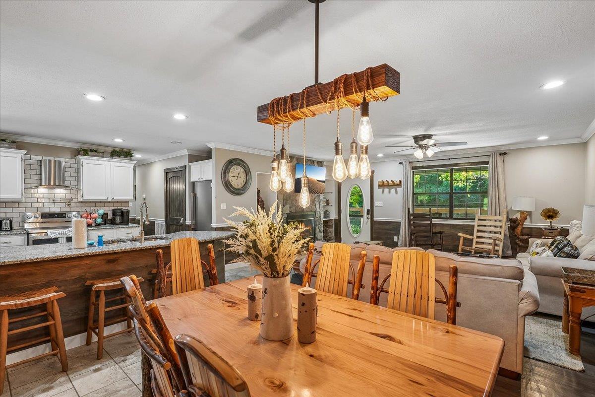017Dining Room