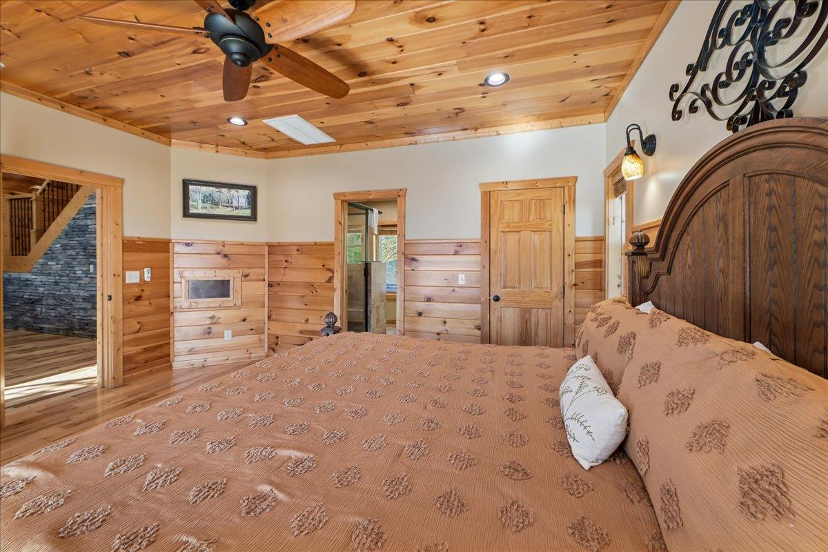 40Primary Bedroom