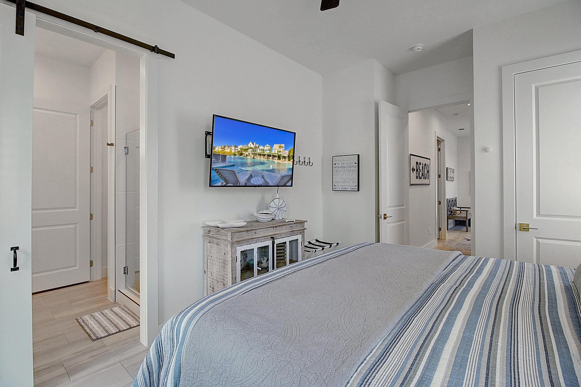 King Bedroom, 1st Floor