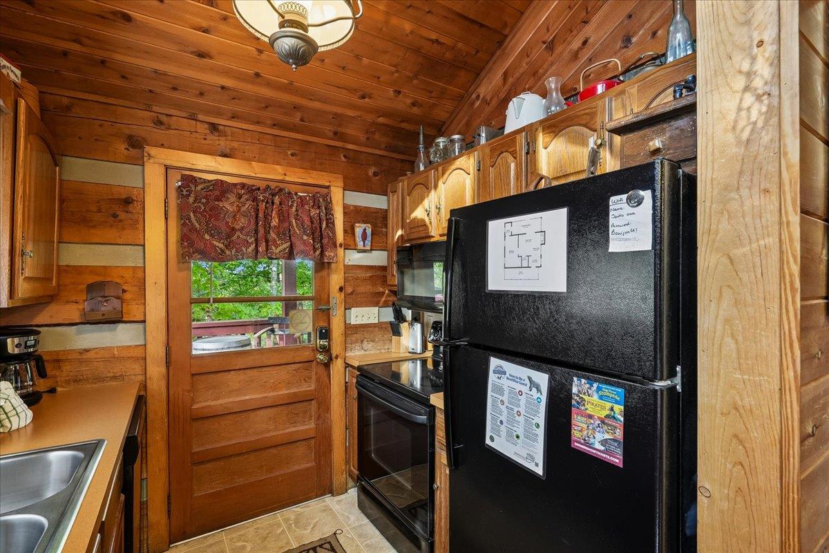 08Kitchen