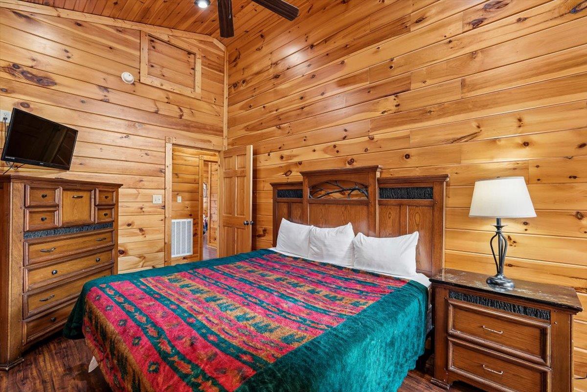 32Bedroom