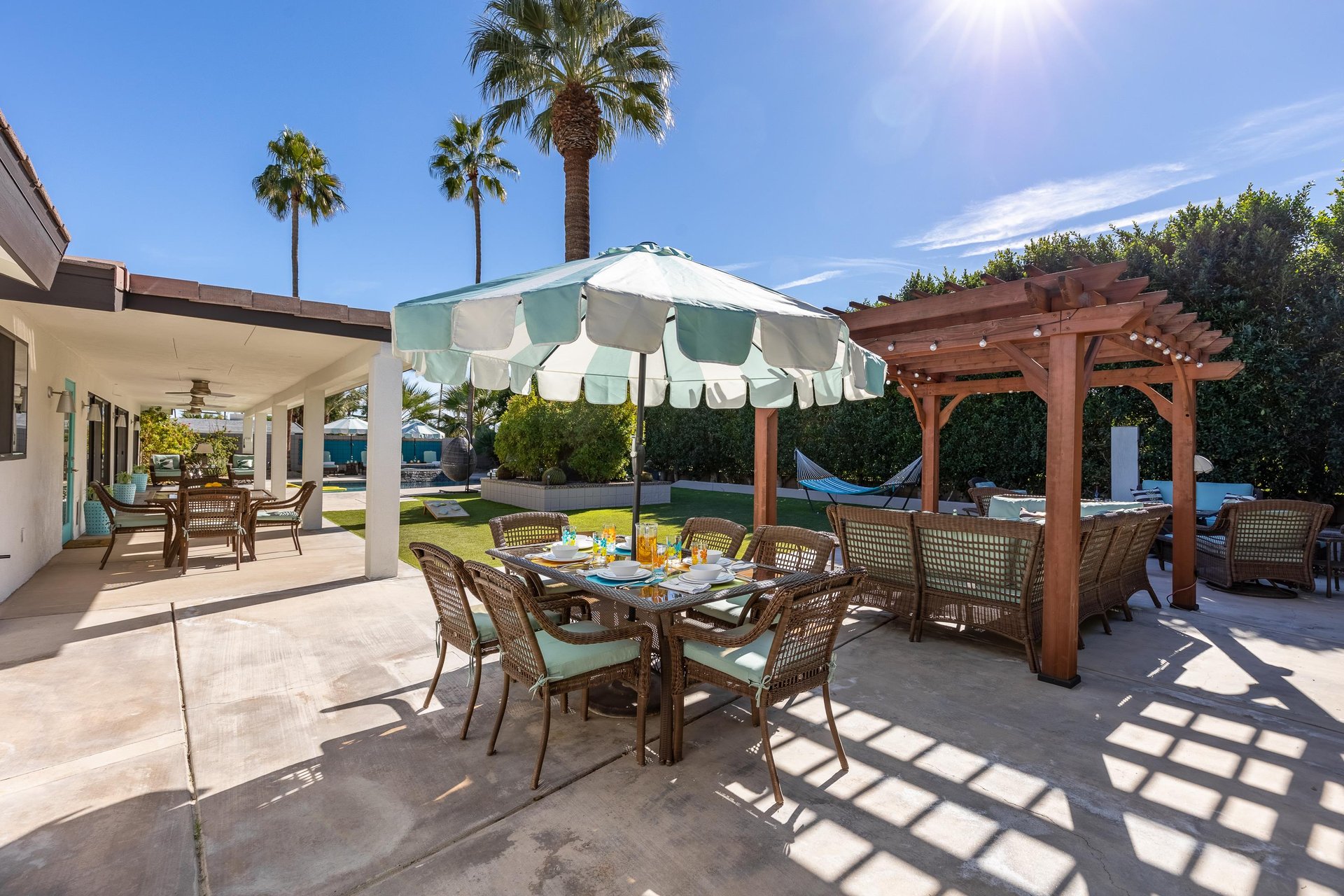 Have your brunch in the fresh air and warm sun