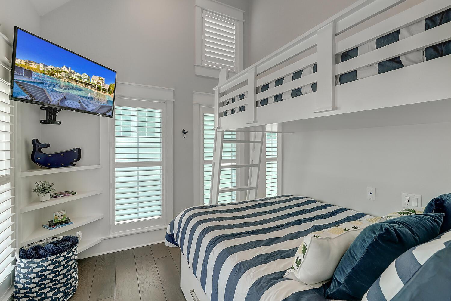 2nd Floor TwinQueen Bunk Room