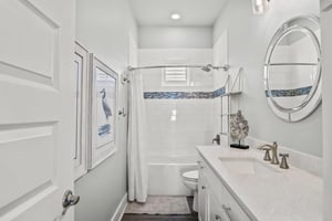 1st Floor, Shared Bathroom