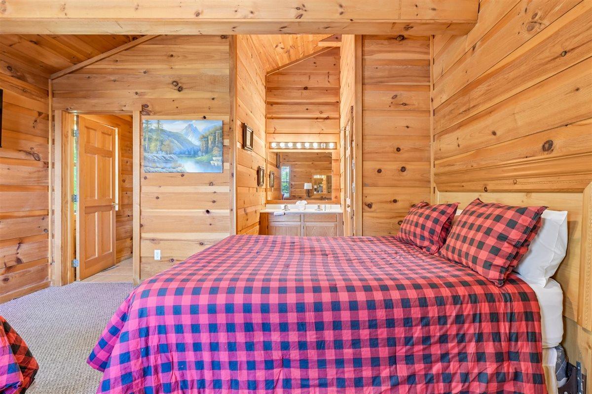 100Bedroom