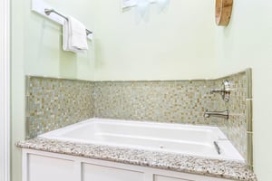 Primary King En Suite, 1st Floor Bathroom