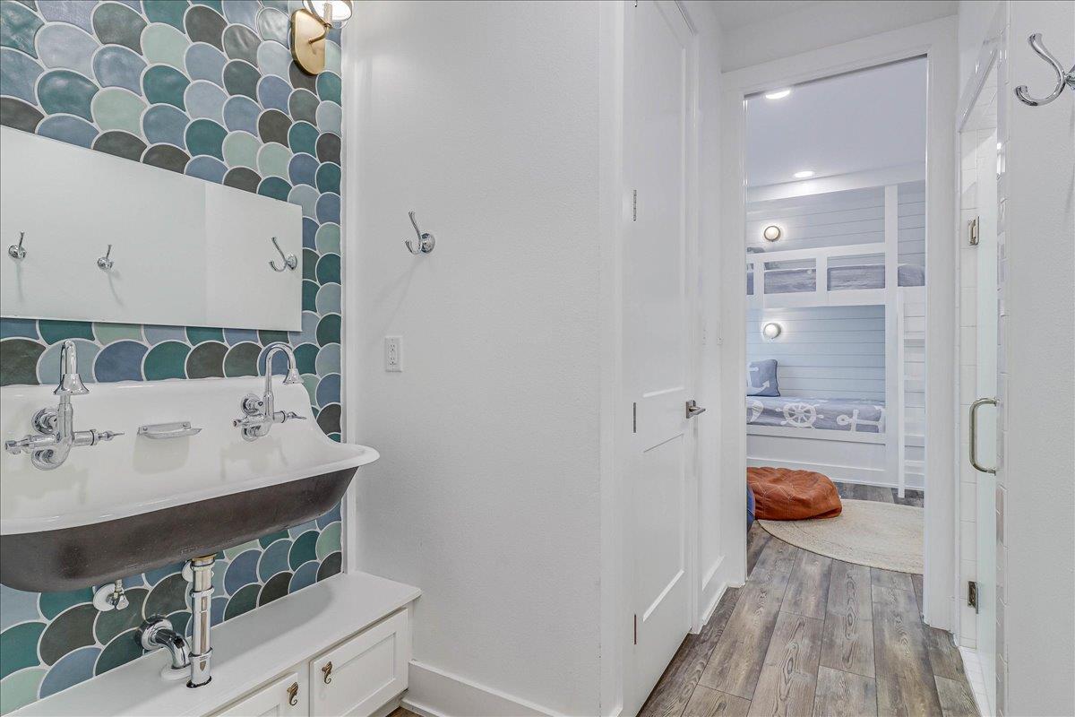 Bunk Bathroom With Double Showers, 1st Floor