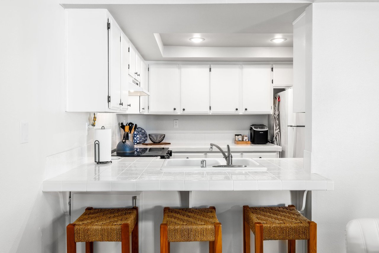 Breakfast bar for 3