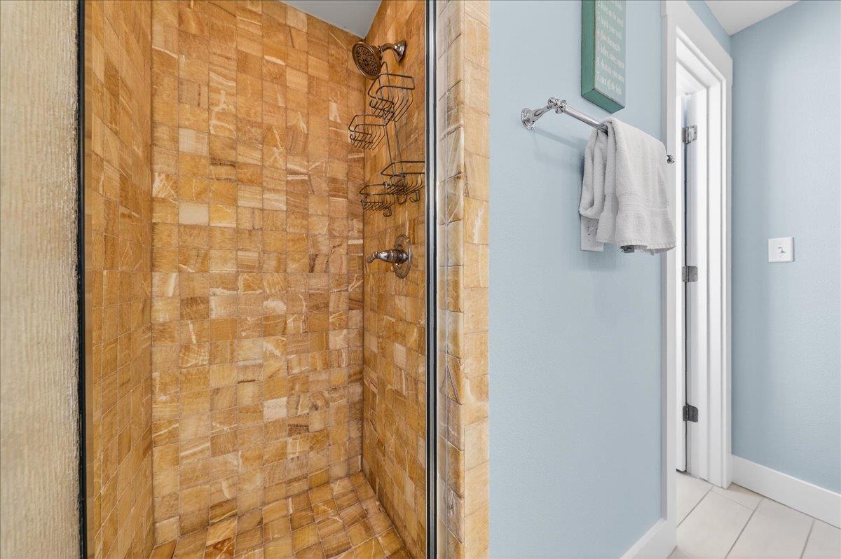 1st Floor, Jack and Jill Bathroom