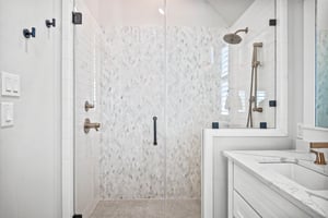 King Bedroom, 2nd Floor