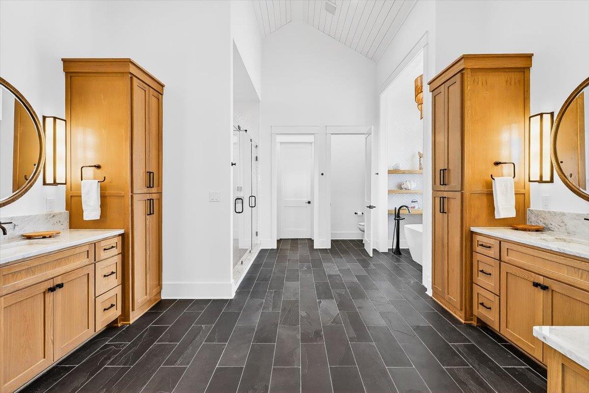 Primary King Bathroom, 3rd Floor