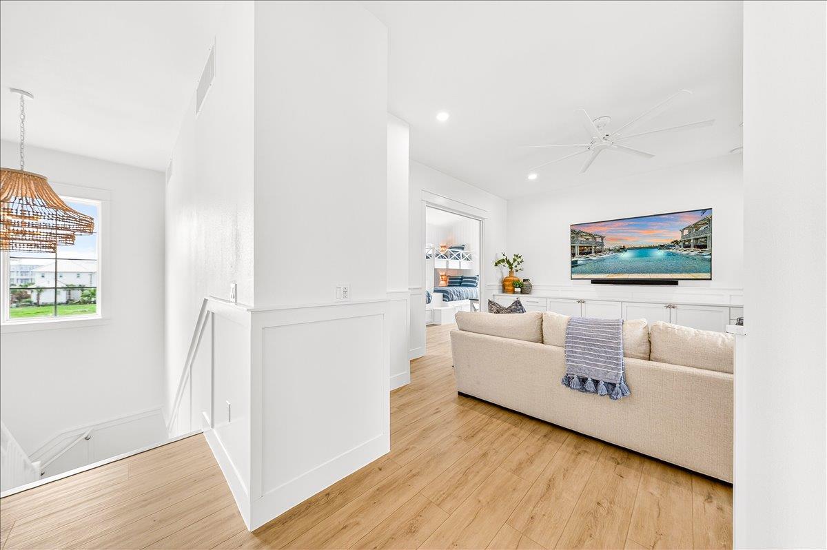 2nd Floor, Living Room