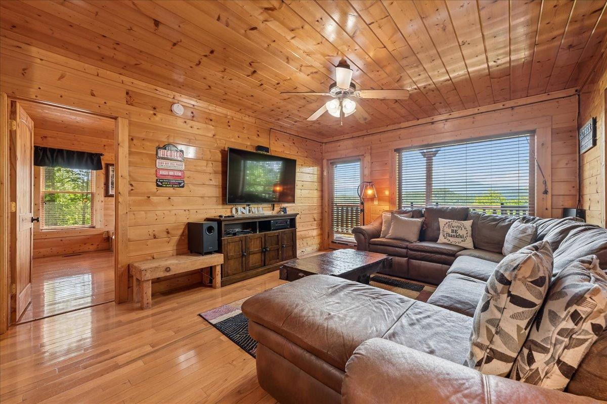 35Recreation Room