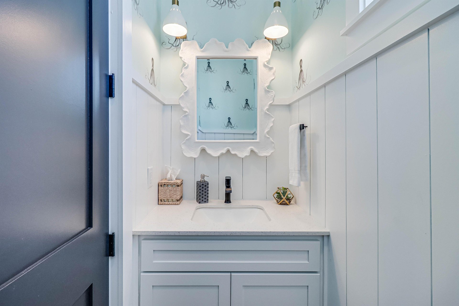 Powder Room, 1st Floor