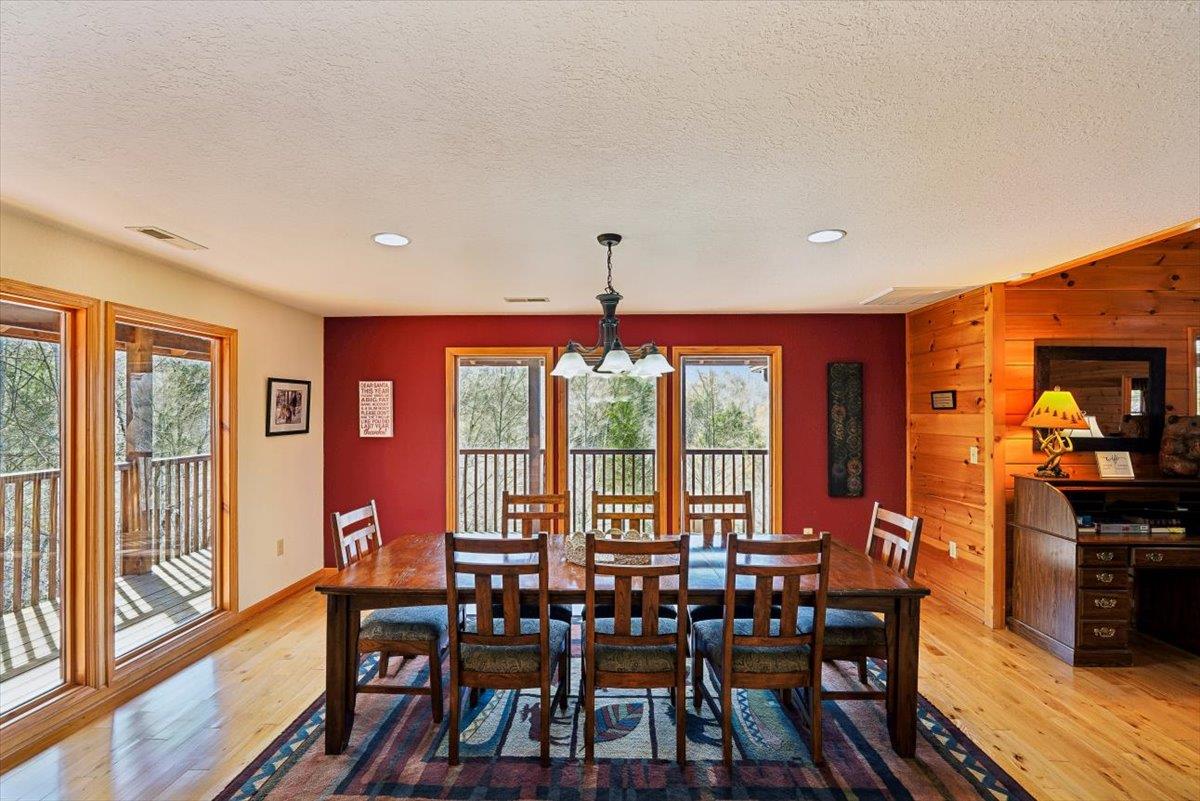 024Dining Area