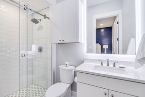 Blue King Bathroom, 2nd Floor