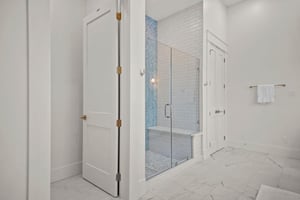 Primary King Bathroom, 1st Floor