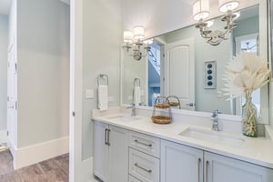 Shared Bathroom, 2nd Floor