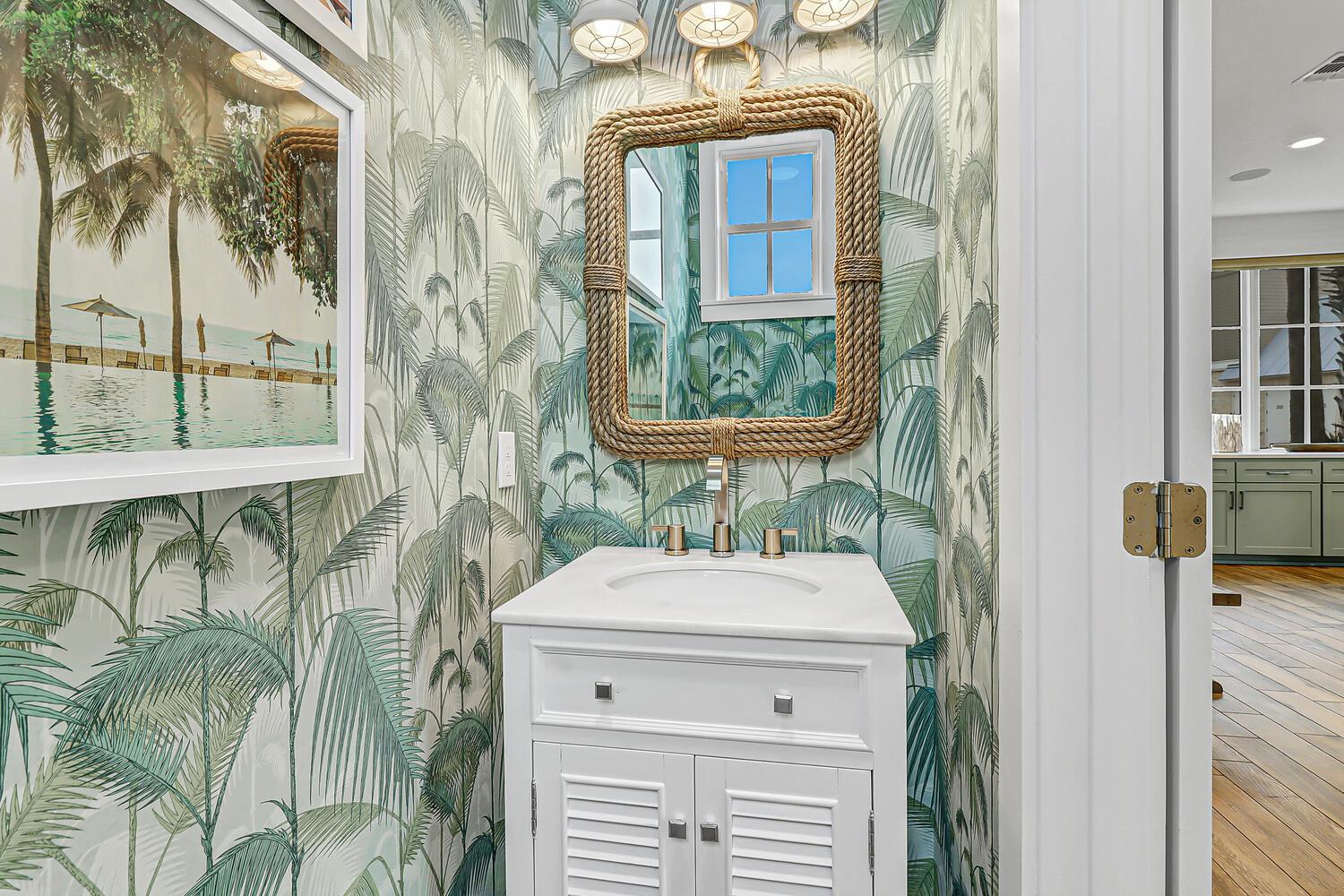 Powder Room, 1st Floor