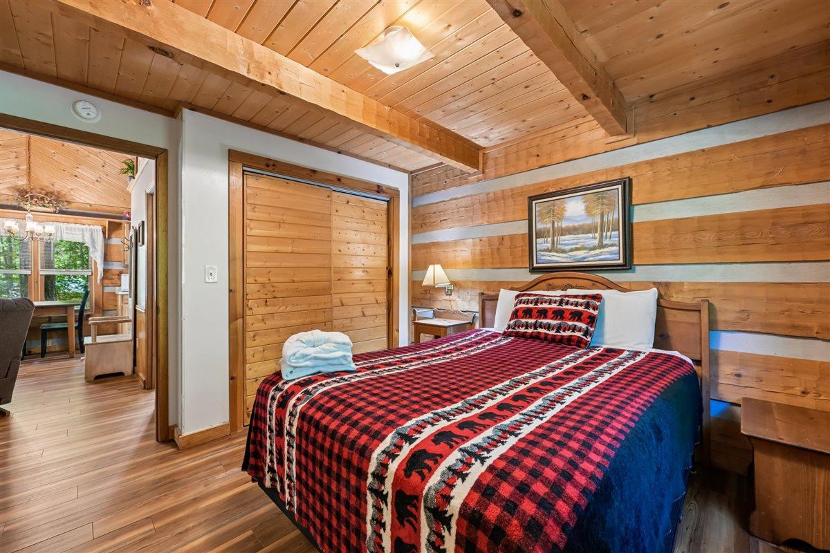 32Primary Bedroom
