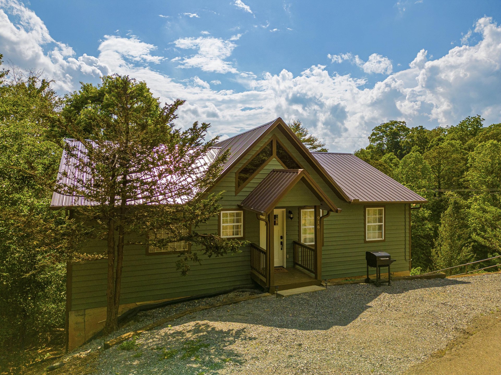 Front of Cabbyshack cabin