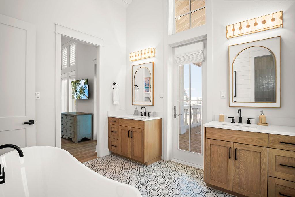 Primary King Bathroom, 2nd Floor