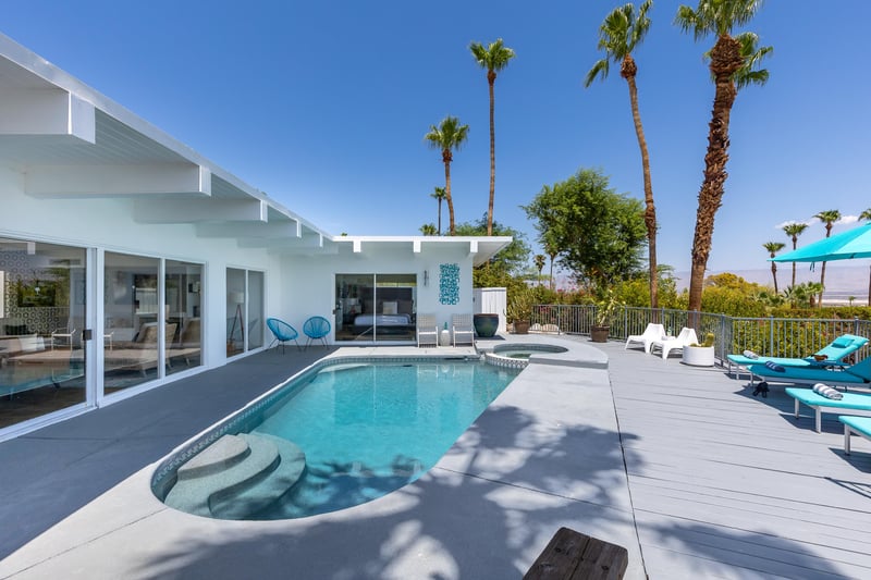 Sunny Palm Springs living