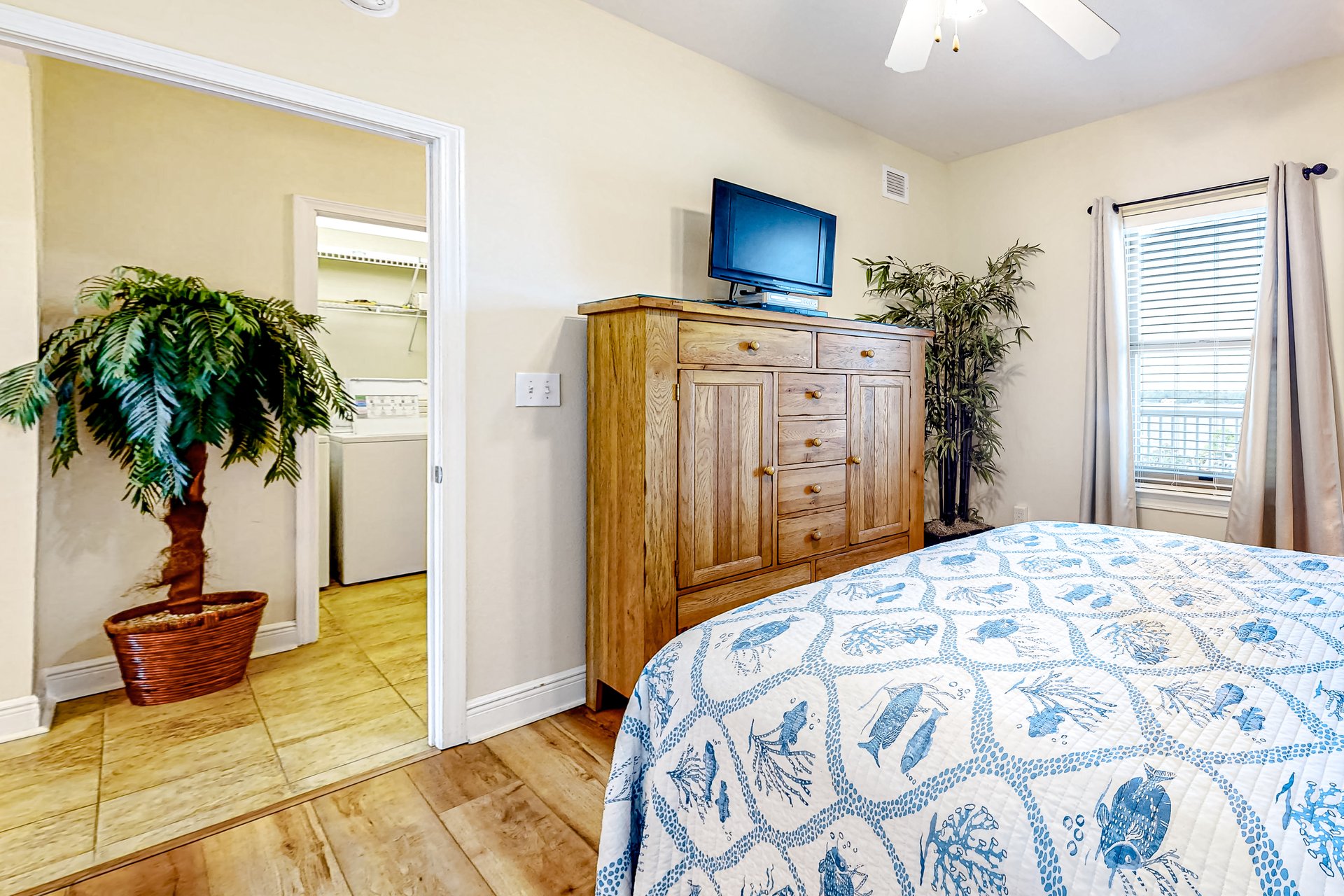 Crystal Tower 807 15