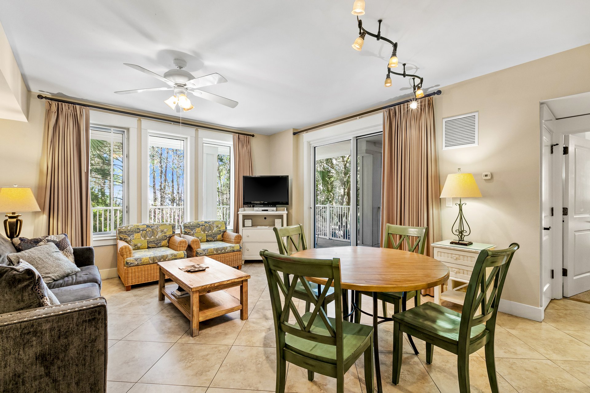 Baytowne Wharf  Market Street Inn 232234 Sand amp Serenity and Salty 5