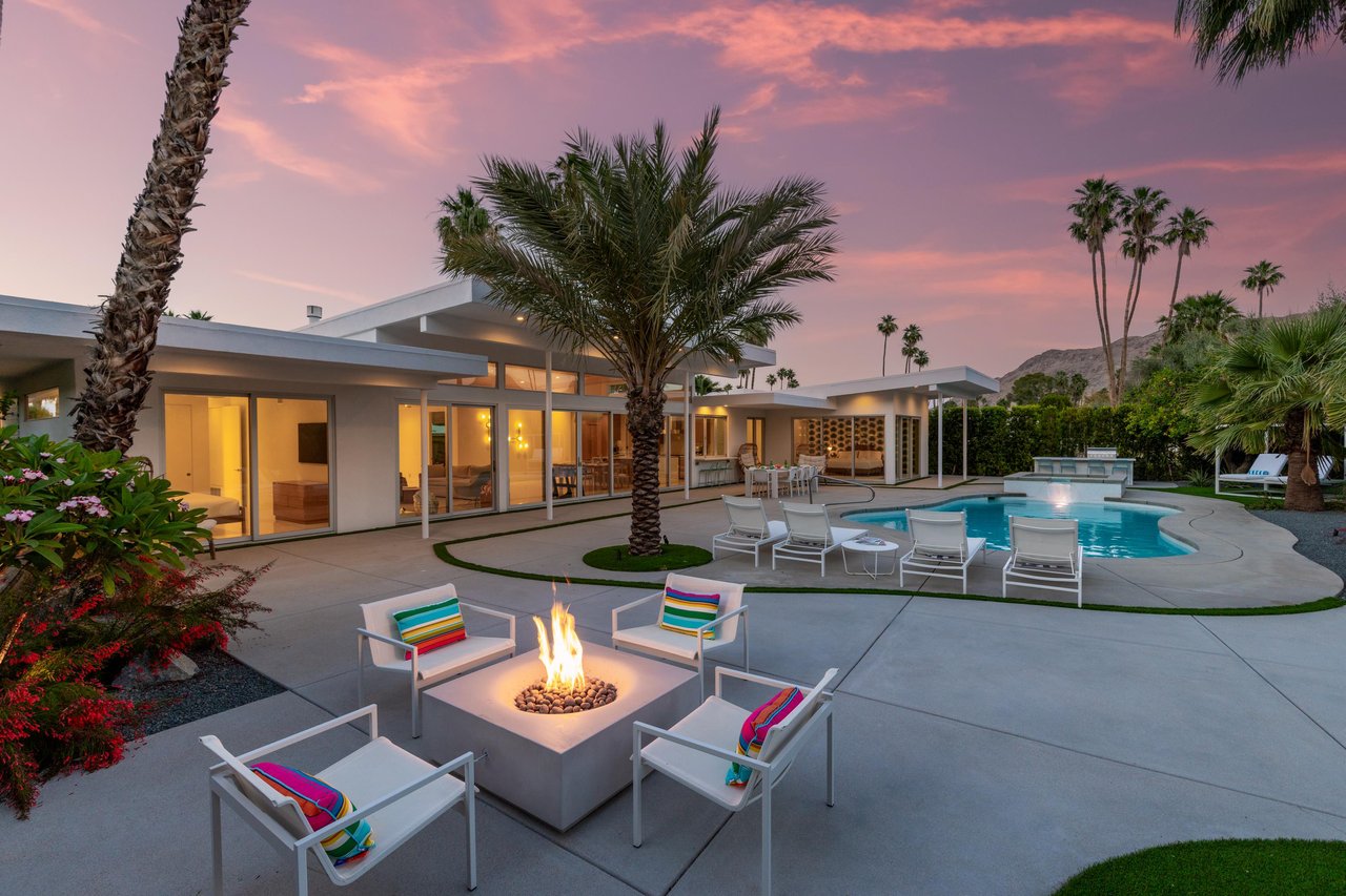 Amazing firepit, pool, spa and mountain views