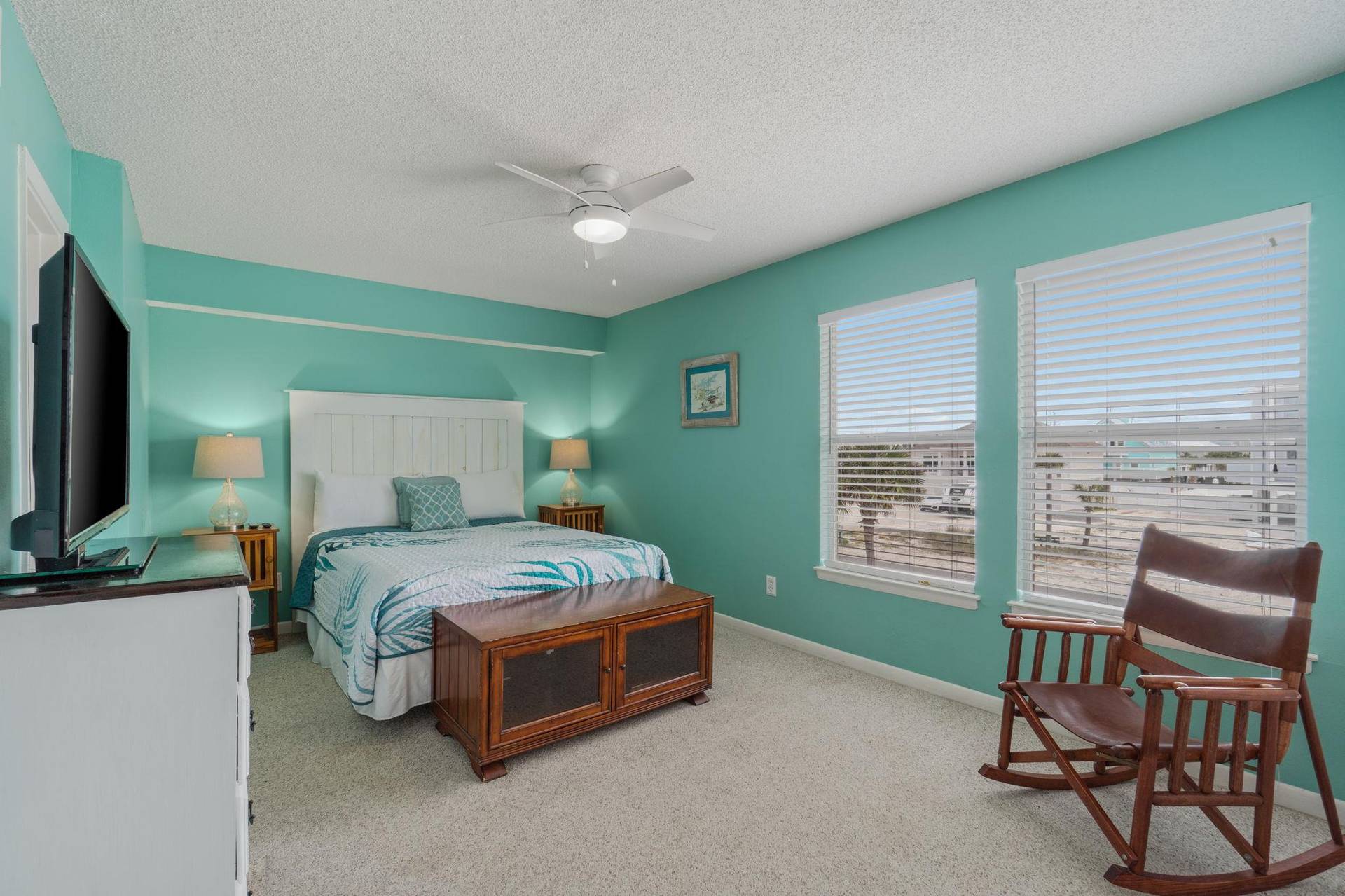 Guest Bedroom 1 Queen