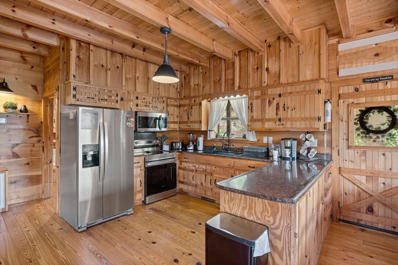 Full kitchen with appliances