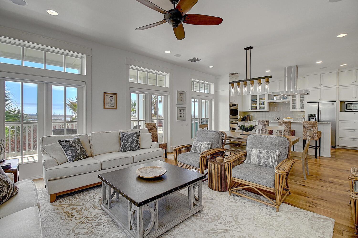 2nd Floor, Living Area