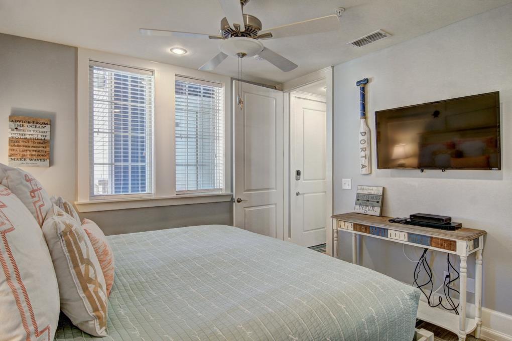 1st Floor, King Bedroom