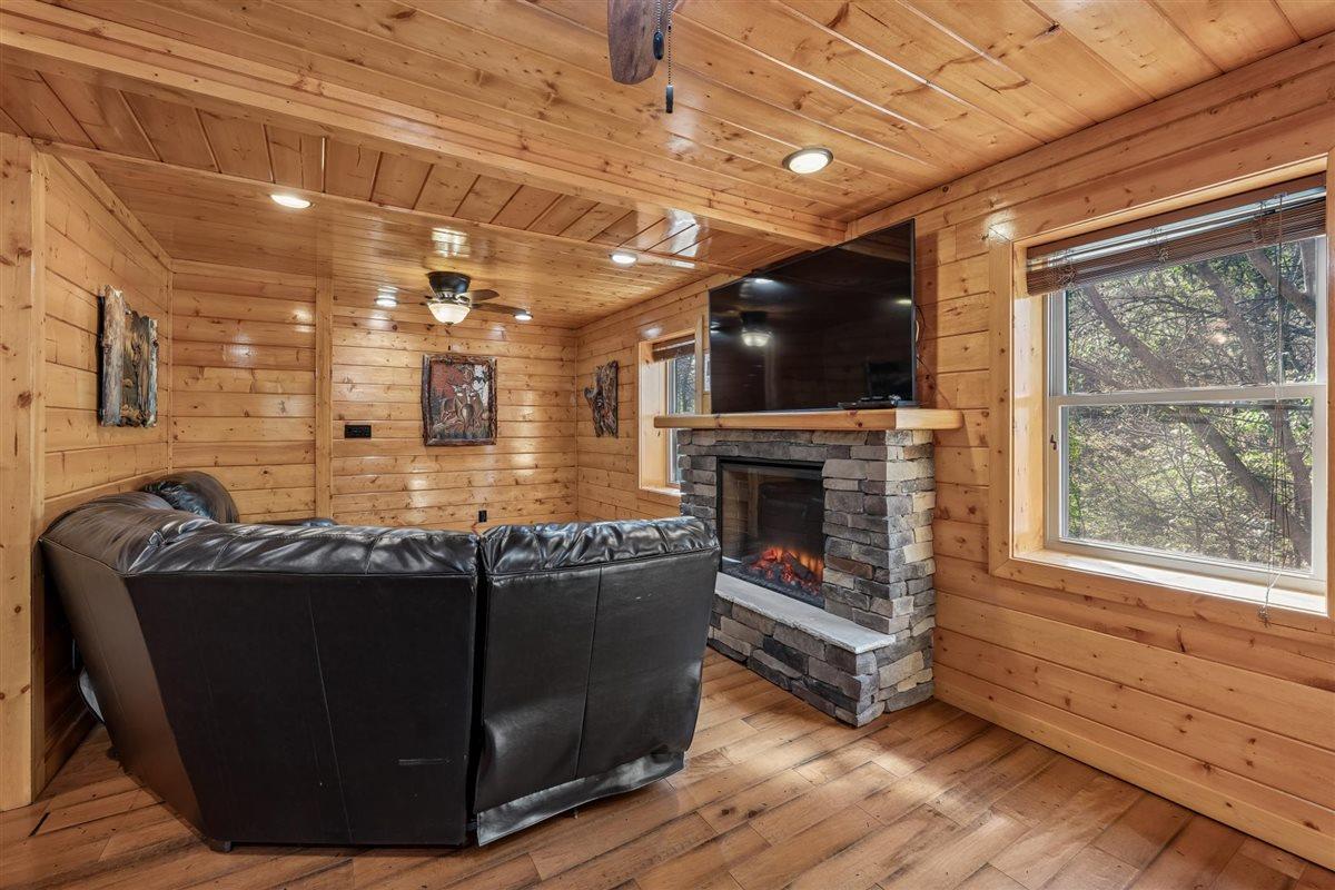 07Family Room